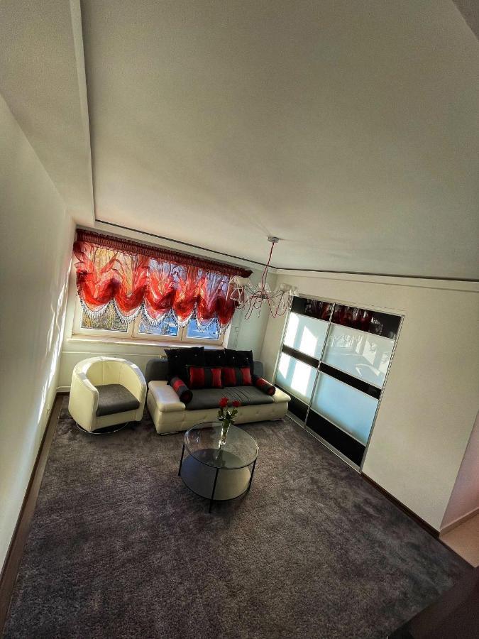 ראדום Luxury Red Apartment By Marta מראה חיצוני תמונה