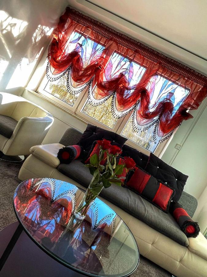 ראדום Luxury Red Apartment By Marta מראה חיצוני תמונה