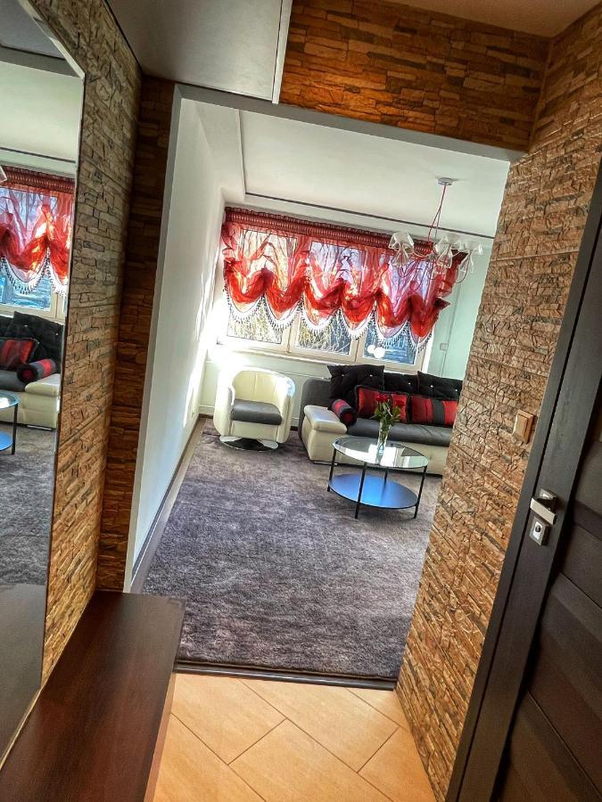 ראדום Luxury Red Apartment By Marta מראה חיצוני תמונה
